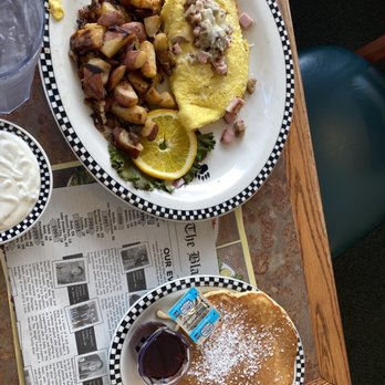 Black Bear Diner Katy - Bruce's Meat Lover's Omelette (610 cals.) - Diners Near Me - Katy, Texas Black Bear Diner Katy - Bruce's Meat Lover's Omelette (610 cals.) - Diners Near Me - Katy, Texas