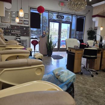 Guccio Nail Spa - Nail Salons Near Me - Corona, California