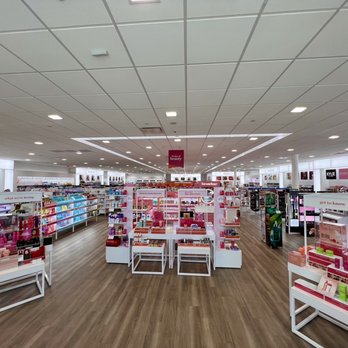 Ulta Beauty - unique ulta layout, prestige products in front and drugstore towards the back! - Cosmetics & Beauty Supply Near Me - Campbell, California Ulta Beauty - unique ulta layout, prestige products in front and drugstore towards the back! - Cosmetics & Beauty Supply Near Me - Campbell, California