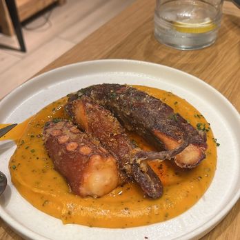 Telefèric - Octopus with sweet potato puree - Tapas/Small Plates Near Me - Barcelona, B Telefèric - Octopus with sweet potato puree - Tapas/Small Plates Near Me - Barcelona, B