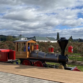 Hoffman Farm Store - Mini Train - Fruits & Veggies Near Me - Beaverton, Oregon