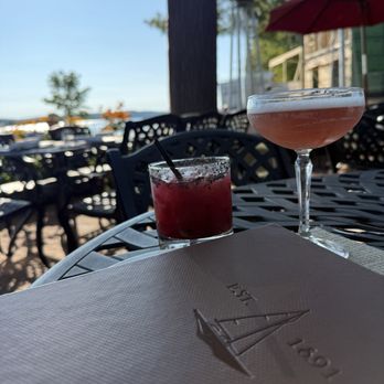 Walloon Lake Inn - Cocktails with views - American Near Me - Walloon Lake, Michigan Walloon Lake Inn - Cocktails with views - American Near Me - Walloon Lake, Michigan