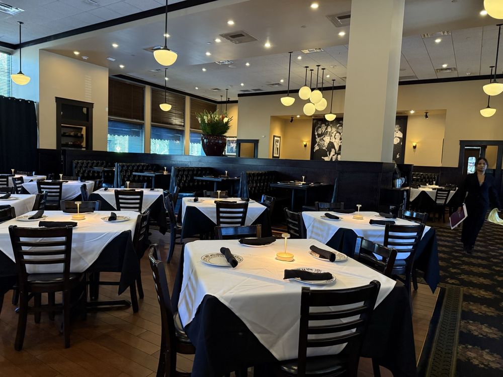 Maggiano’s - Photo 2