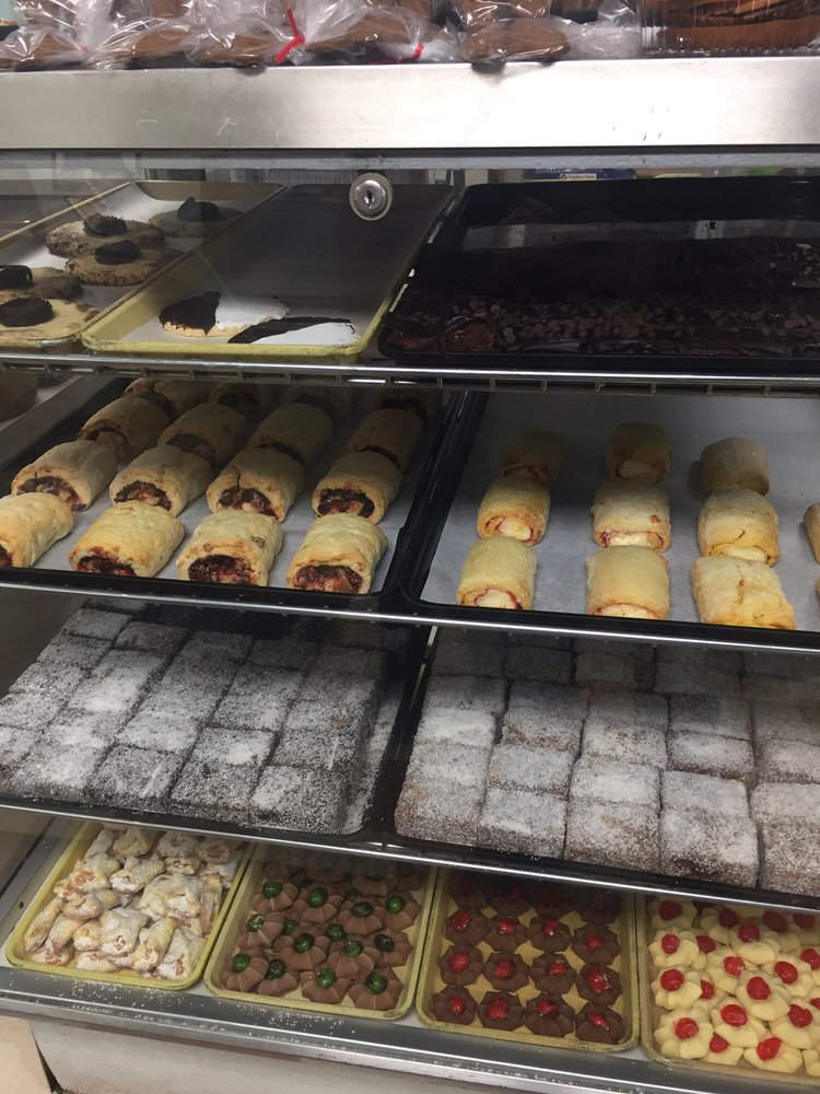 DAVIS BAKERY & DELI Delis 4572 Renaissance Pkwy, Cleveland, OH