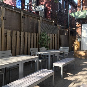 Té - Patio is great on a sunny day - Asian Fusion Near Me - Toronto, Ontario Té - Patio is great on a sunny day - Asian Fusion Near Me - Toronto, Ontario