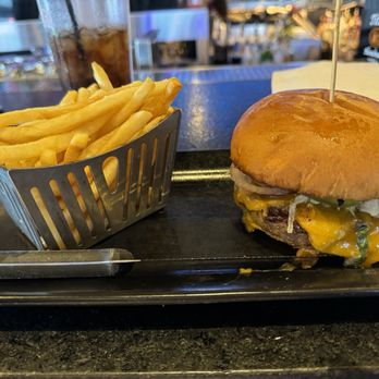 Lookout Tavern - Cheeseburger - Cocktail Bars Near Me - Phoenix, Arizona