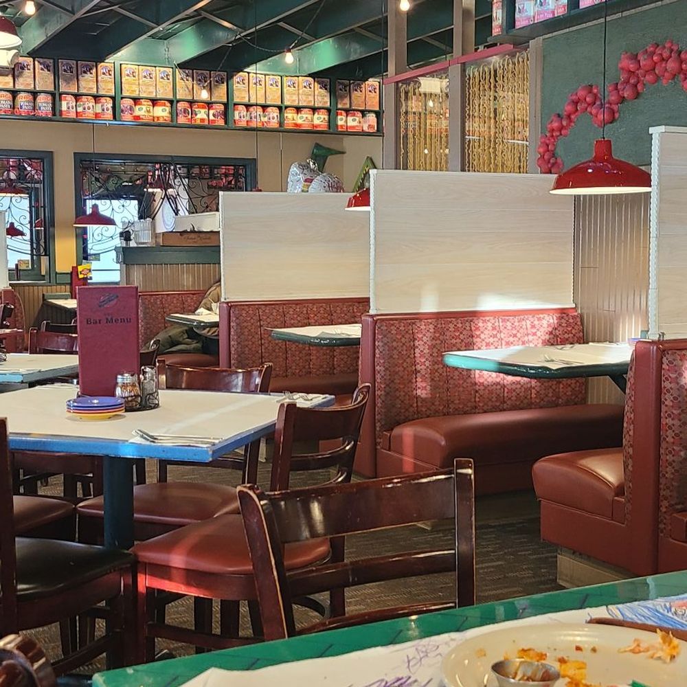 Seating area, tomato decor, paperlined tables for coloring Seating area, tomato decor, paperlined tables for coloring