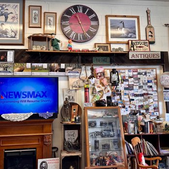 Apple Barrel Deli & Bakery - a tv and a fireplace - Bakeries Near Me - Mountain Home, Idaho