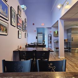 Momo Palace - Seating