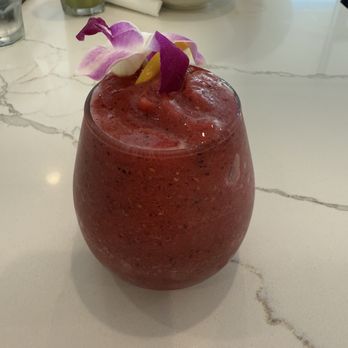 Fig & Ginger - Girly Berries Smoothie - Breakfast & Brunch Near Me - Honolulu, Hawaii