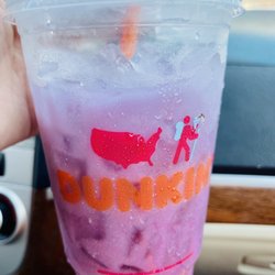 Dunkin' - Strawberry, dragon fruit refresher