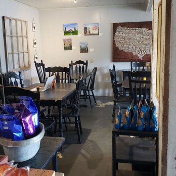 Yard Bird - Dining Area - Southern Near Me - Waskom, Texas