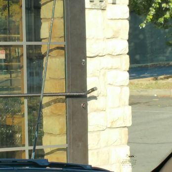 Applebee's Grill + Bar - Front door of restaurant broken and propped open - American Near Me - Memphis, Tennessee Applebee's Grill + Bar - Front door of restaurant broken and propped open - American Near Me - Memphis, Tennessee