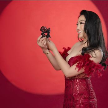 MyTrinh Photography - holiday glamorous red photoshooot - Session Photography Near Me MyTrinh Photography - holiday glamorous red photoshooot - Session Photography Near Me