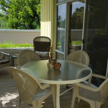 Seahorse Beach Cottages - Patio -Cottage 1 - Hotels Near Me - Vero Beach, Florida Seahorse Beach Cottages - Patio -Cottage 1 - Hotels Near Me - Vero Beach, Florida