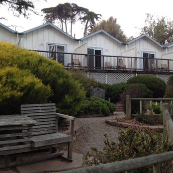 Bluebird Inn - Back garden - Hotels Near Me - Cambria, California Bluebird Inn - Back garden - Hotels Near Me - Cambria, California