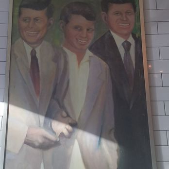 Artichoke Basille's Pizza - The very weird photo on the wall (I think it's of the Kennedys?) - Pizza Near Me - Brooklyn, New York