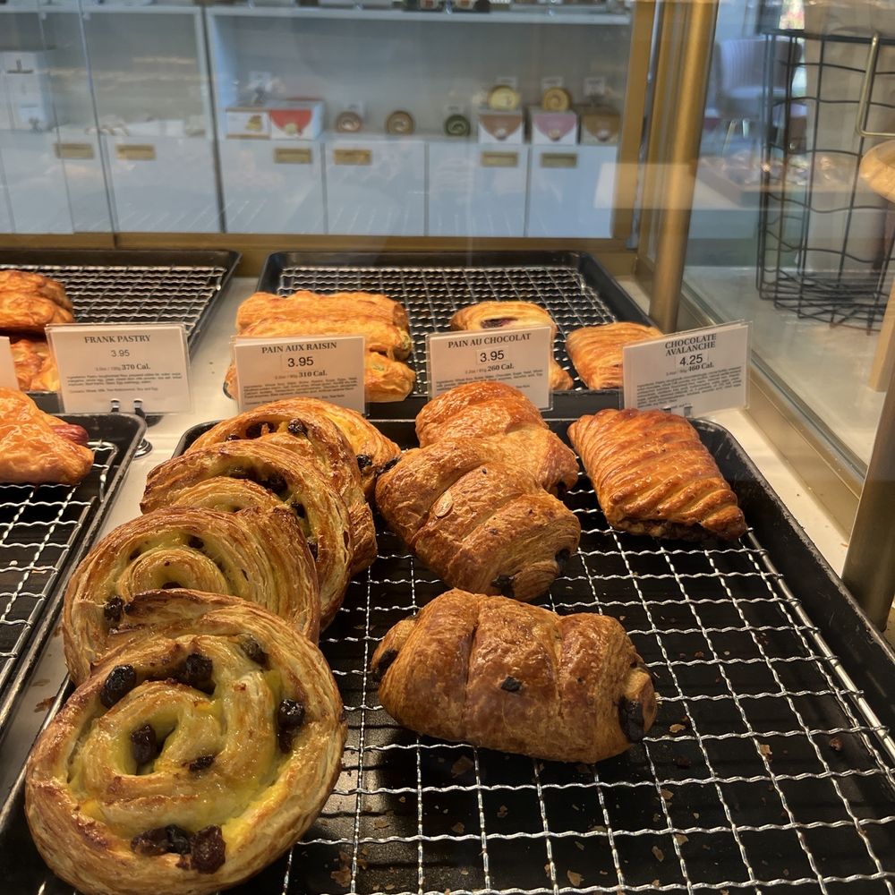 Tous Les Jours - Pain au Raisin 건포토페이스츄리, Pain au Chocolate 쵸코렛페이스츄리, Chocolate Avalanche (left to right) - Desserts Near Me - Pleasant Hill, California Tous Les Jours - Pain au Raisin 건포토페이스츄리, Pain au Chocolate 쵸코렛페이스츄리, Chocolate Avalanche (left to right) - Desserts Near Me - Pleasant Hill, California