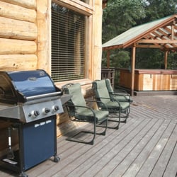 Bear Paw Lodge - Use the grill to cook up your fresh catch, and soak your cares away in the hot tub on the deck!