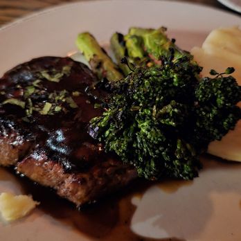 Jason Aldean's Kitchen + Rooftop Bar - Filet Mignon - Beer Bar Near Me - Nashville, Tennessee Jason Aldean's Kitchen + Rooftop Bar - Filet Mignon - Beer Bar Near Me - Nashville, Tennessee