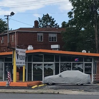 Pizza Cat - On the north side of Monroe, just west of Central.  I think that's a Lambo under the car cover, eh? - Pizza Near Me - Toledo, Ohio