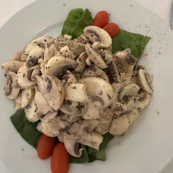 Le Petit Chez Mimi - Incredible Mushroom salad - French Near Me - Santa Monica, California Le Petit Chez Mimi - Incredible Mushroom salad - French Near Me - Santa Monica, California
