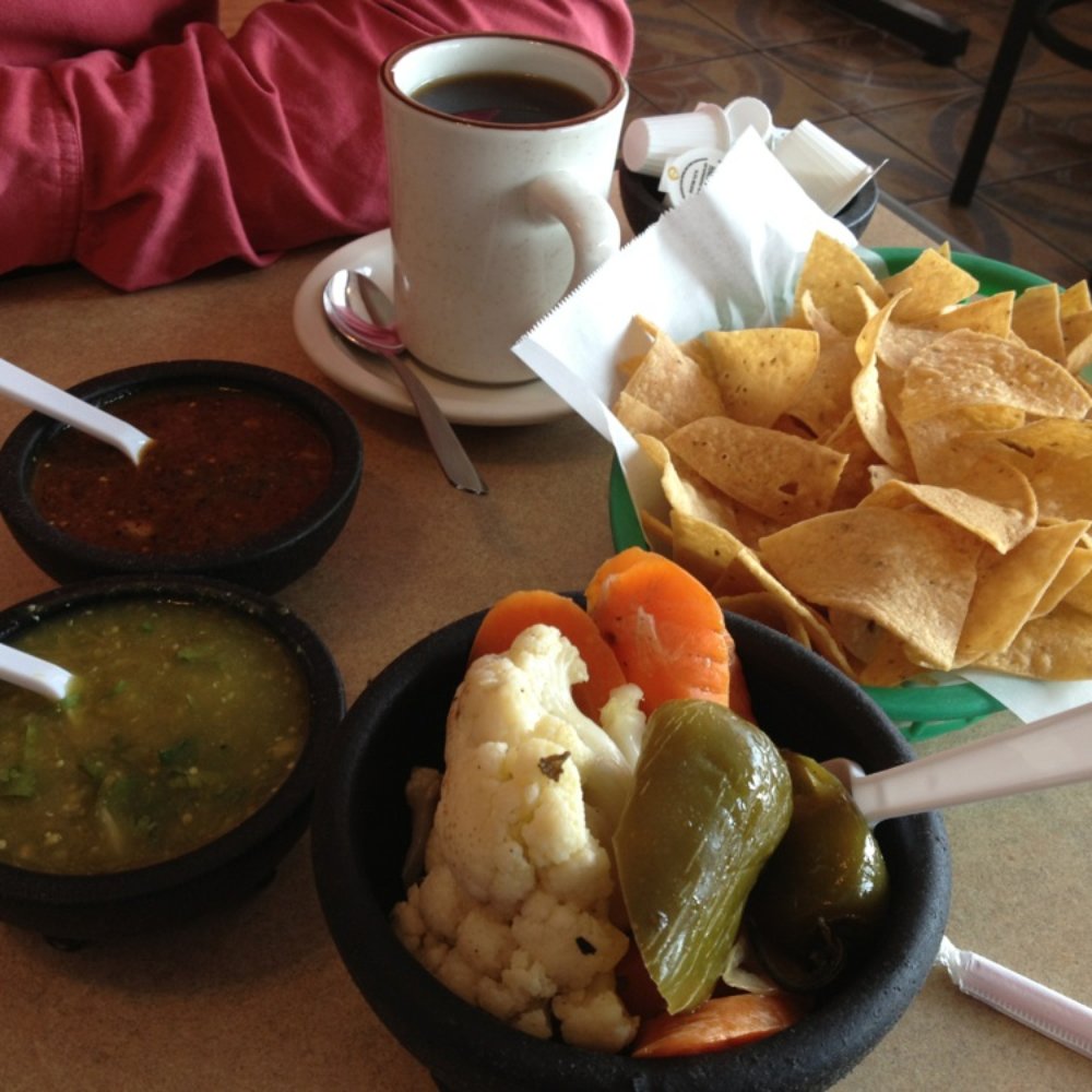 El Tarasco - Chips and salsa are standard every time you sit down. - Mexican Near Me - Chicago, Illinois