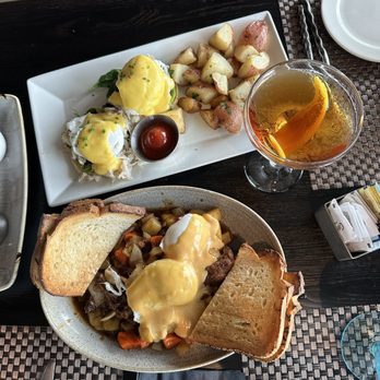Six Seven Restaurant - Dungeness Crab Benedict, Short Rib Hash, Gas Works Park Flannel - IG @bougiefoodieboi - New American Near Me - Seattle, Washington Six Seven Restaurant - Dungeness Crab Benedict, Short Rib Hash, Gas Works Park Flannel - IG @bougiefoodieboi - New American Near Me - Seattle, Washington