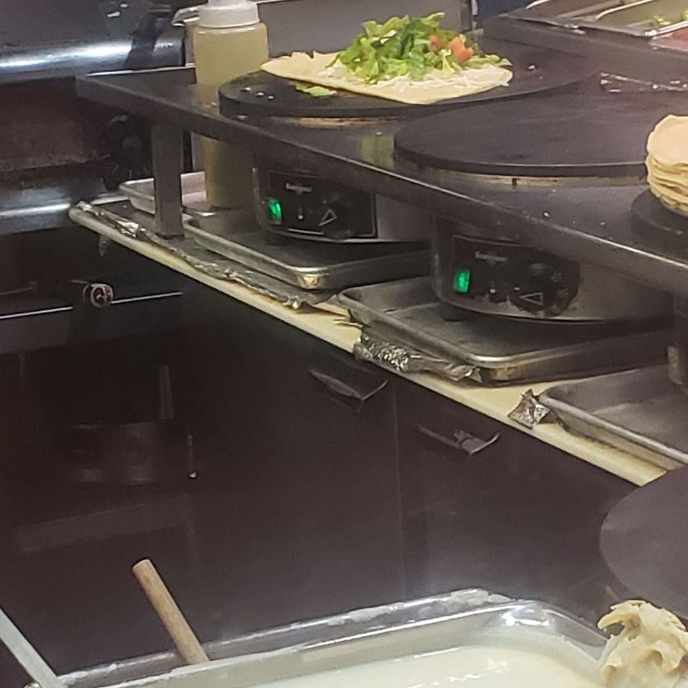 Apropo Crepes - The process...they prepare it on a flat warmer plate. - Creperies Near Me - Miami, Florida Apropo Crepes - The process...they prepare it on a flat warmer plate. - Creperies Near Me - Miami, Florida