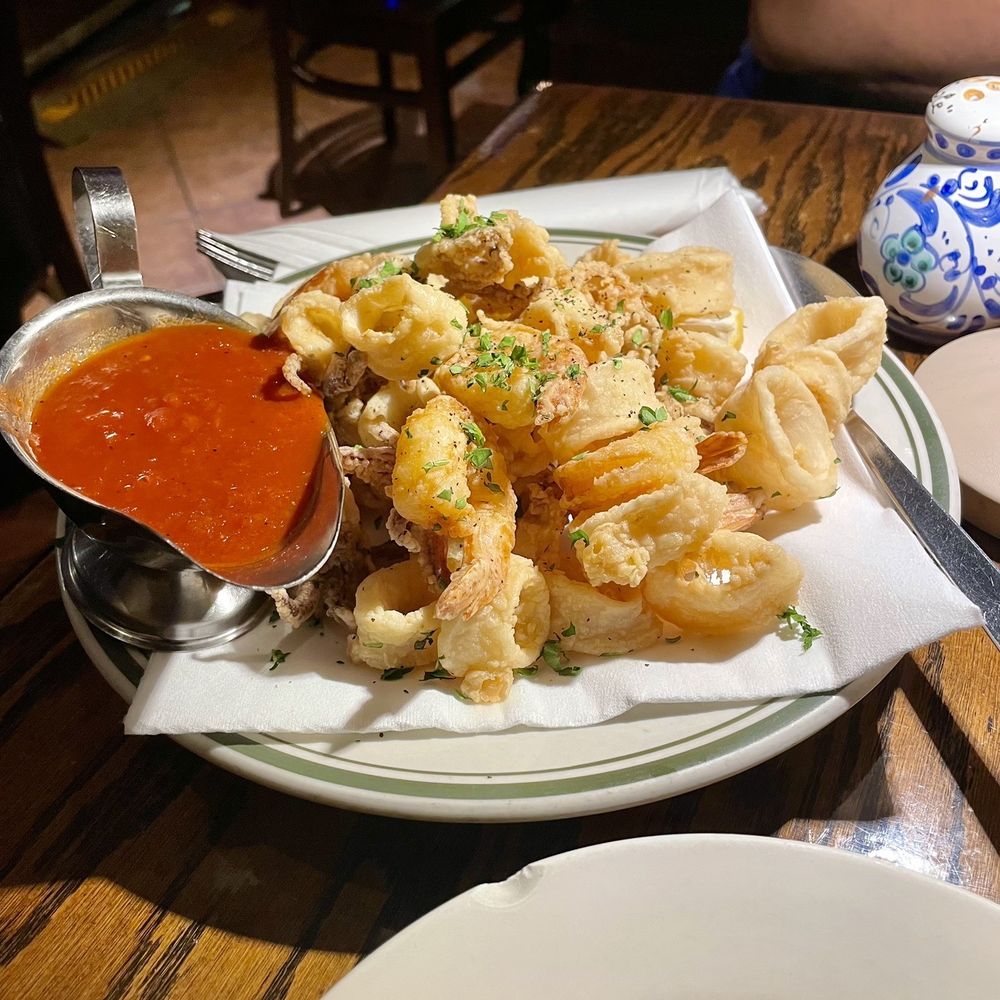 IL Brigante - Fried calamari & shrimp - Italian Near Me - New York, New York