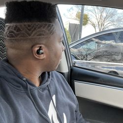 Supreme Cuts - Mali Crown Hair Design was cut by Clipper God Flako (@nfb_barber on ig) at Supreme Cuts (@we_are_supremecuts on ig).