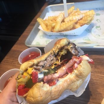 Shake Shack Glendale - Shack Burger with bacon and red cherry peppers - Burgers Near Me - Glendale, California Shake Shack Glendale - Shack Burger with bacon and red cherry peppers - Burgers Near Me - Glendale, California