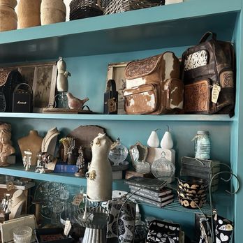 Runaway Luna Lifestyle - Merch - Coffee & Tea Near Me - Bee Cave, Texas Runaway Luna Lifestyle - Merch - Coffee & Tea Near Me - Bee Cave, Texas