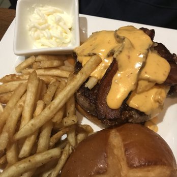 Town Hall Station - Burger of the month March 2018 - American Near Me - Edina, Minnesota