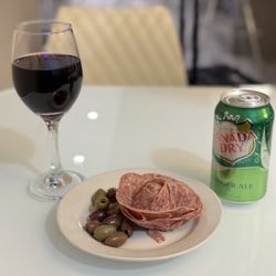 Escape Lounges - Charcuterie, bar