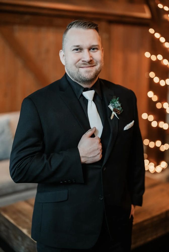 Formals By Antonio Logo