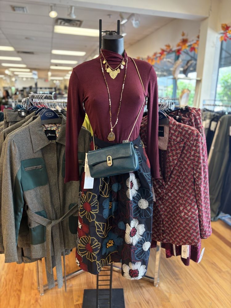 Fox's Ladies Apparel Image