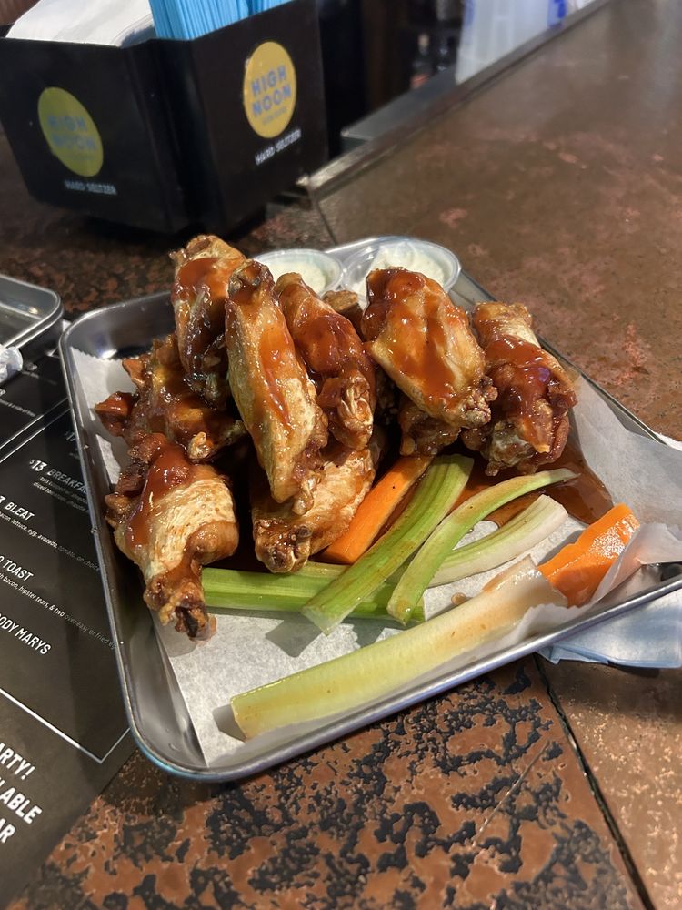Nip-N-Tuck Bar & Grill