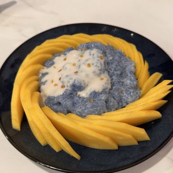 Neeya Thai Kitchen - Sticky rice with Mango - Thai Near Me - San Jose, California Neeya Thai Kitchen - Sticky rice with Mango - Thai Near Me - San Jose, California