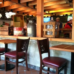 Farmhouse Cafe & Eatery - Dining area