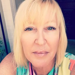 Not the greatest photo of me. But my lashes look Devine. Not the greatest photo of me. But my lashes look Devine.