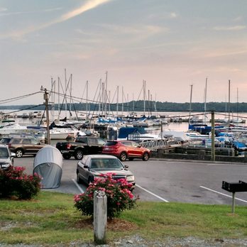 Papa Turney's - A nice view of the boat can be had from most parts of the restaurant. - Barbeque Near Me - Hermitage, Tennessee