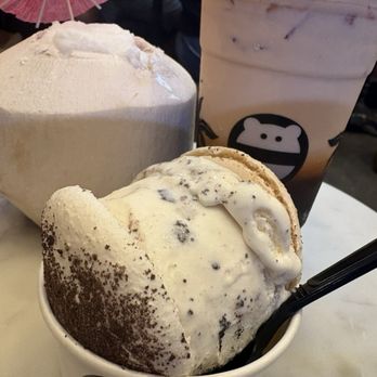 Mini Monster Cafe - Oreo macaroon with cookies and cream ice cream sandwich - Ice Cream & Frozen Yogurt Near Me - Long Beach, California