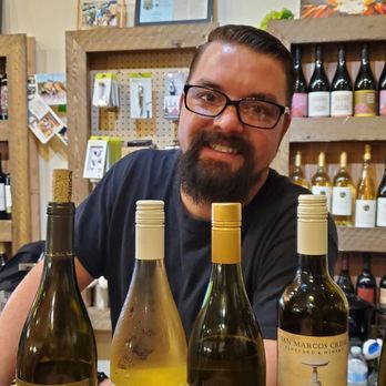 Barrel 33 - Zach with a selection of awesome socal whites - Wine Tasting Room Near Me - Big Bear Lake, California Barrel 33 - Zach with a selection of awesome socal whites - Wine Tasting Room Near Me - Big Bear Lake, California