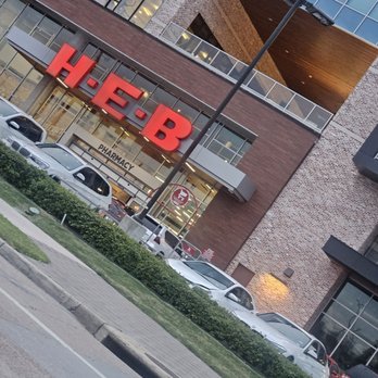 H-E-B - Front of store - Grocery Near Me - Houston, Texas