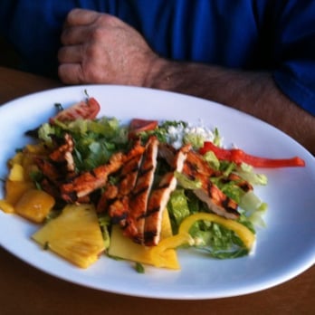 La Rosa Mexican Kitchen - Ensalada Fruita with Chipotle Vinagrette dressing. - Mexican Near Me - Bend, Oregon