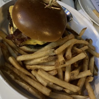 Glass & Vine - G&V Burger - the patties and breads were dry and hard - New American Near Me - Miami, Florida