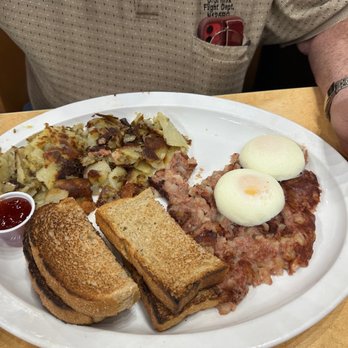 Star Diner - a plate of food with a sandwich, hash browns, and an egg - Diners Near Me - Maumee, Ohio Star Diner - a plate of food with a sandwich, hash browns, and an egg - Diners Near Me - Maumee, Ohio
