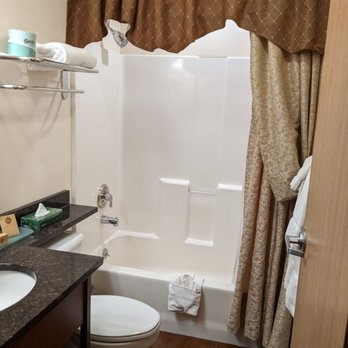 Pike's Waterfront Lodge - Bathroom. Very clean - Hotels Near Me - Fairbanks, Alaska Pike's Waterfront Lodge - Bathroom. Very clean - Hotels Near Me - Fairbanks, Alaska