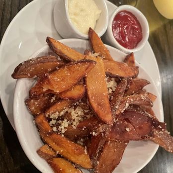 House 406 - Truffle Fries - American Near Me - Northbrook, Illinois